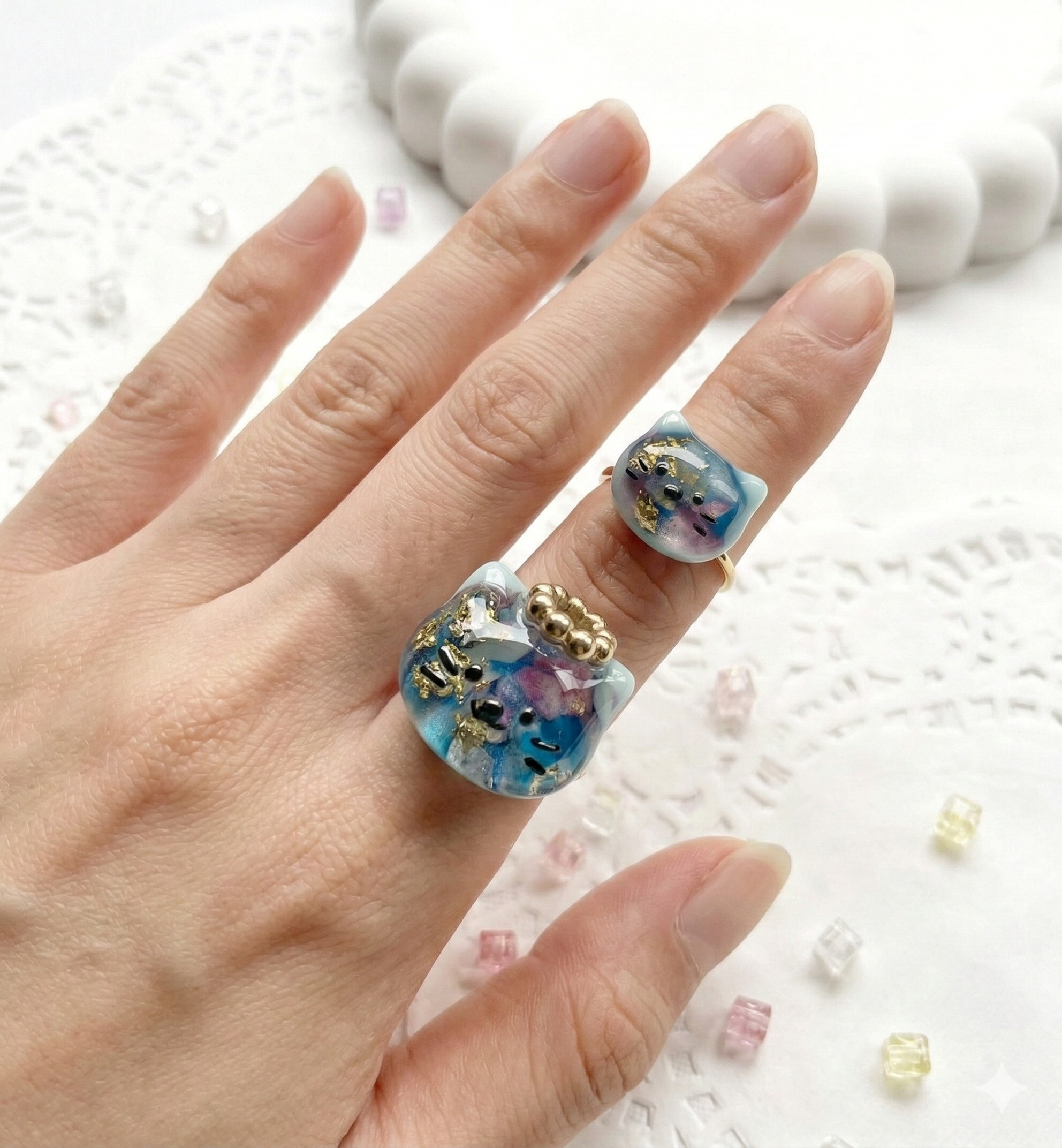 Cat motif ring worn on hand